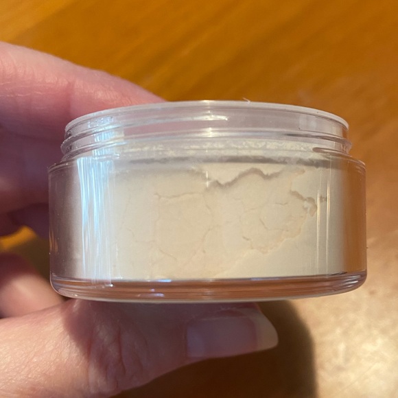 Kat Von D Lock-It Setting Powder - Picture 8 of 16